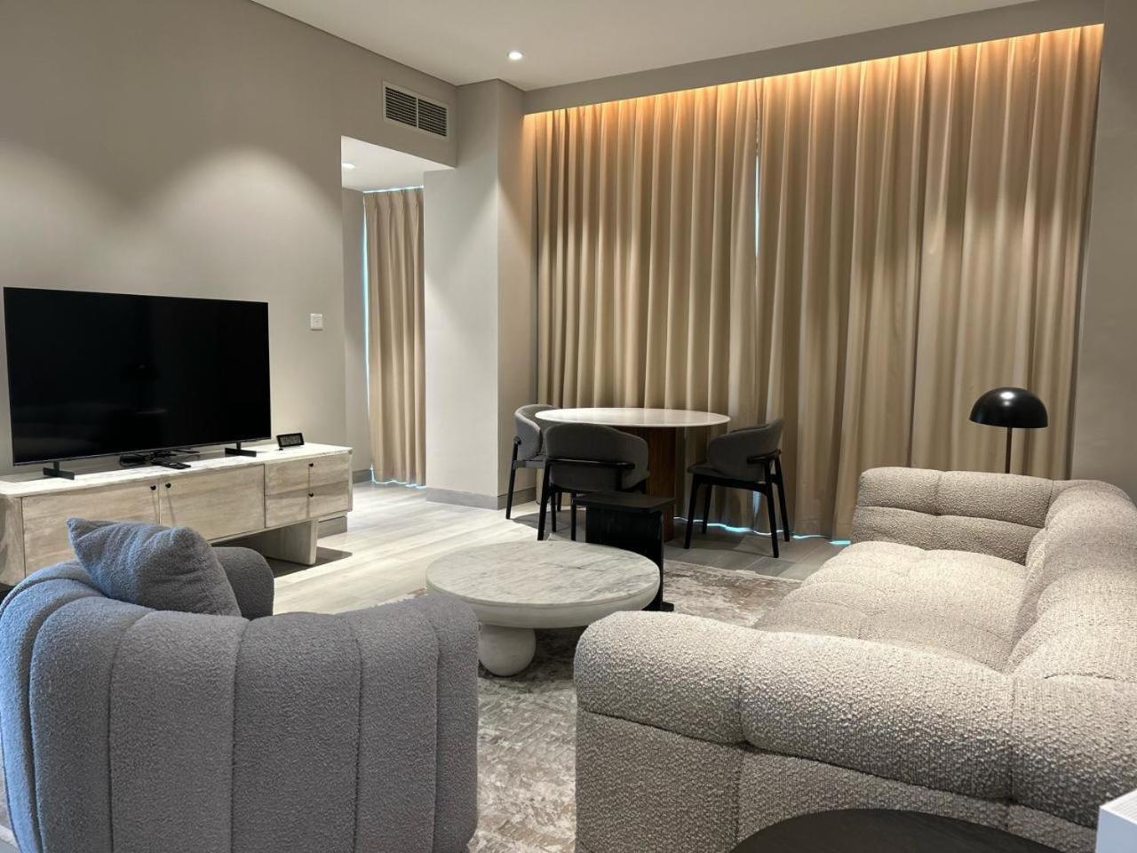 Dubai Marina Walk Gem Modern Apartments With Pool & Gym Access, Steps To Beach & Metro Managed By Sunnyhomes Exterior photo